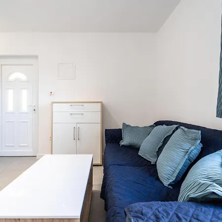 Front In With Wifi Apartamento Zadar