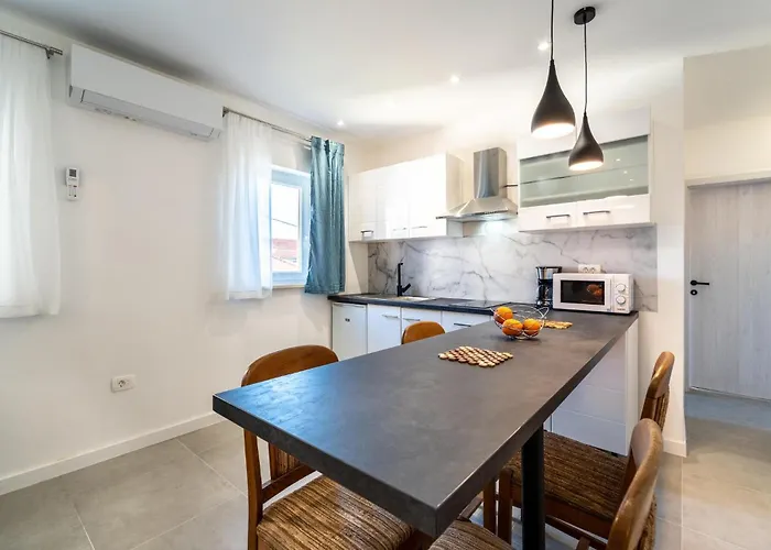 1 Bedroom Cozy In Apartamento Zadar