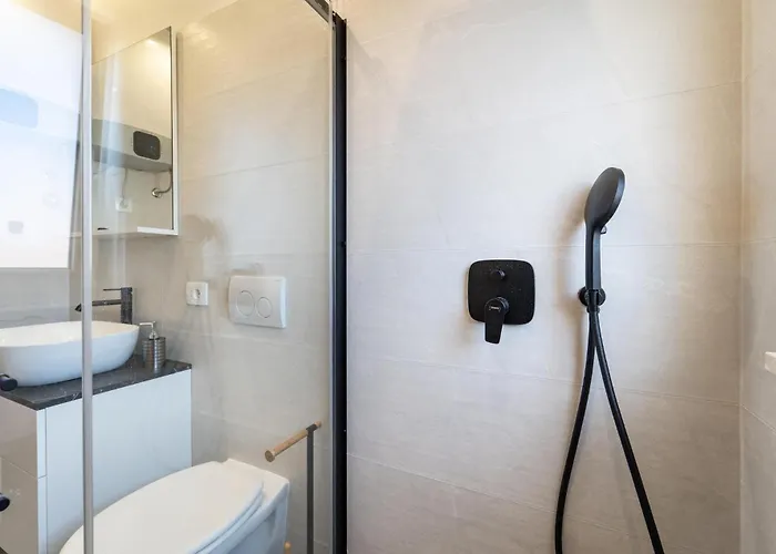 1 Bedroom Cozy In