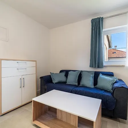 1 Bedroom Cozy In Appartement