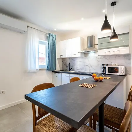 1 Bedroom Cozy In Appartement Zadar
