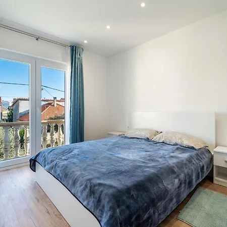 1 Bedroom Cozy In Appartement