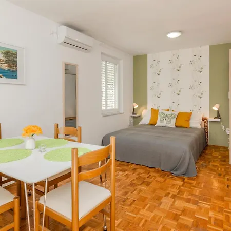 Apartment 1 Bedroom Cozy In