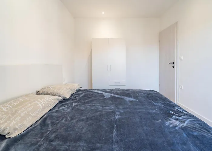 1 Bedroom Cozy In